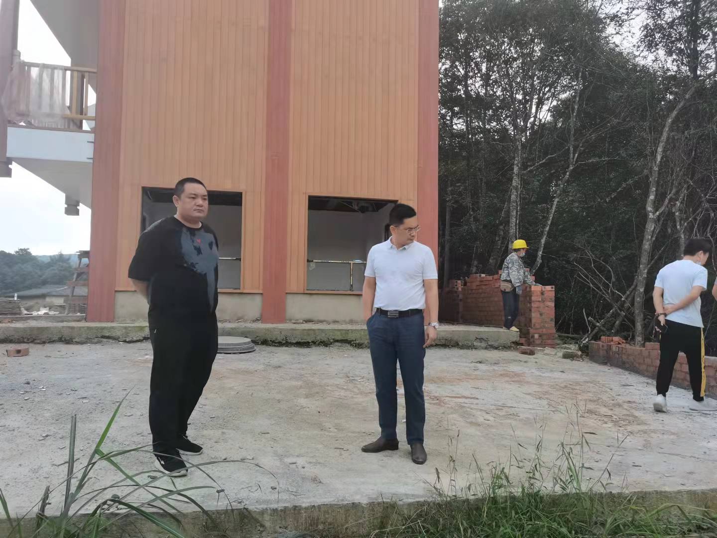 广西大明山管理局叶文培副局长深入施工现场检查安全生产工作