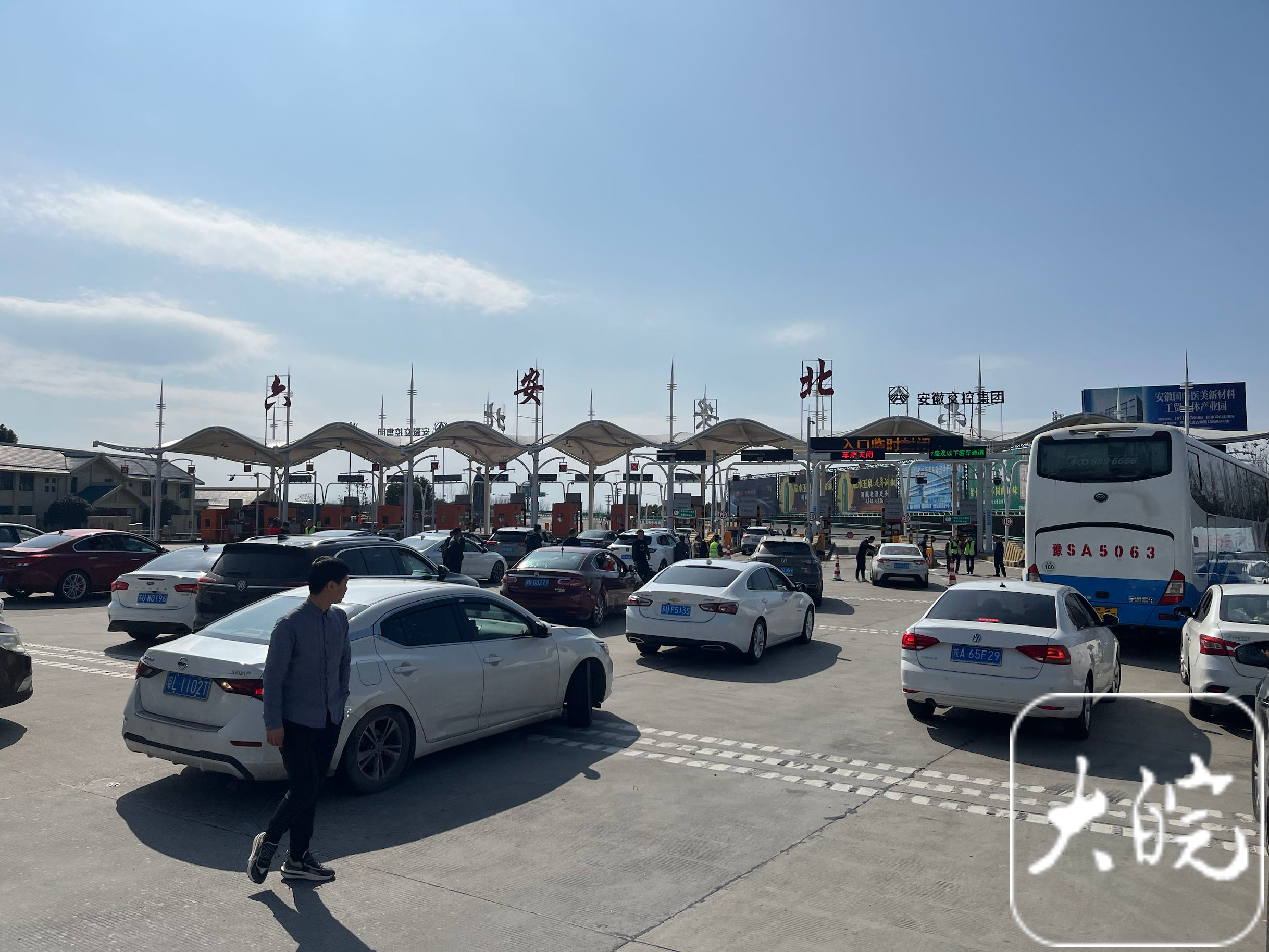 直击春运返程高峰 六安北入口实行交通管制