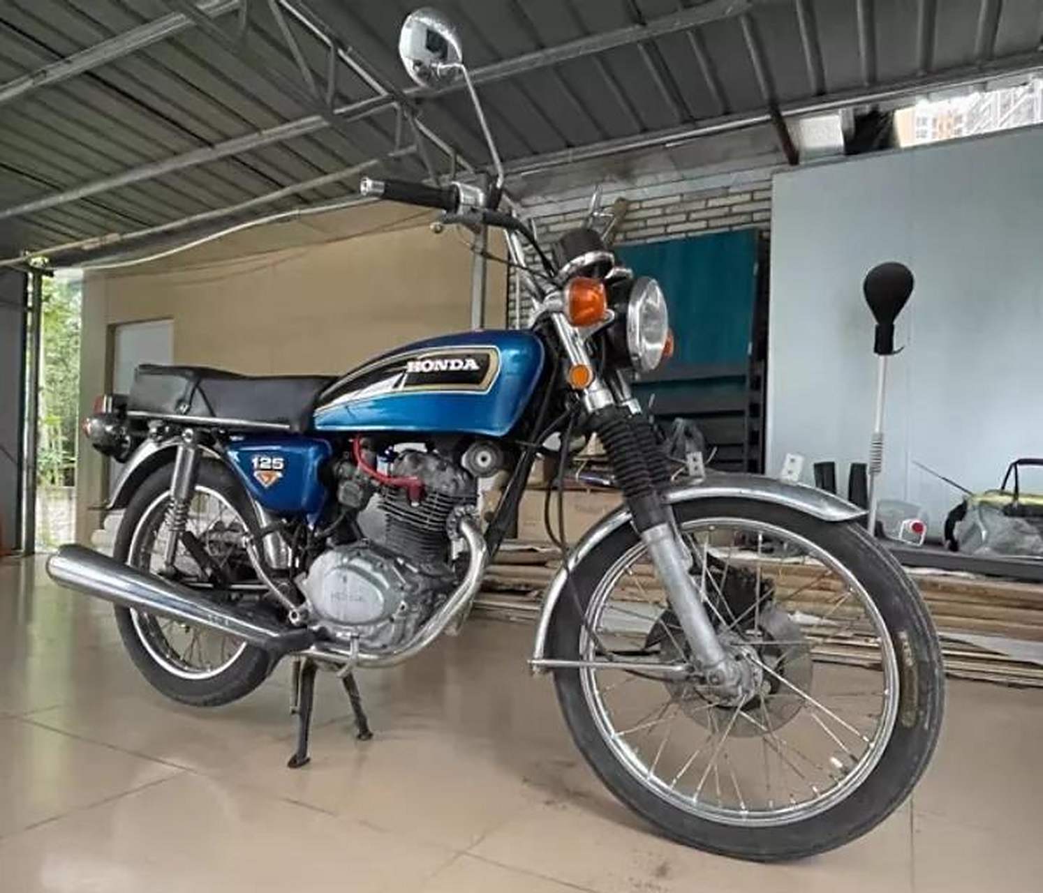 二伯说,这辆1985年纯进口本田cb125s直流白金点火国际5档值3.