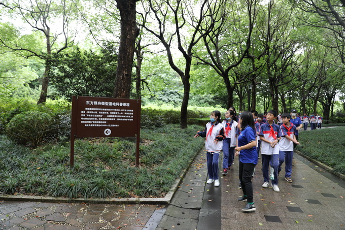 青少年走近生态 进行环境科普教育