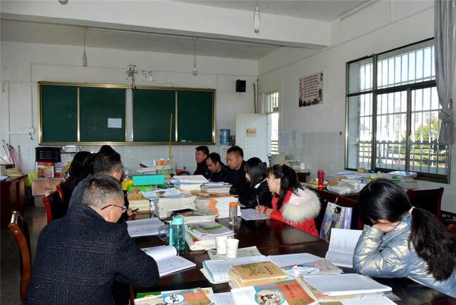 富源县墨红中学与麒麟区东山三中开展联合教研活动