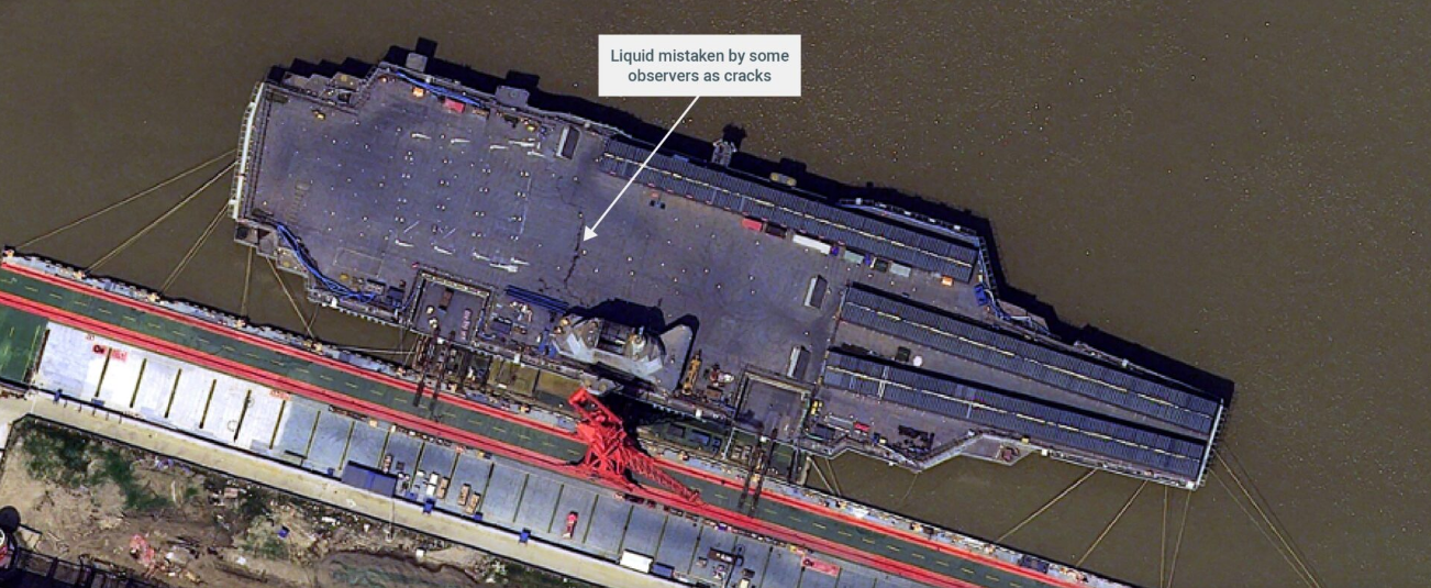 中国第三艘航母甲板裂缝是假的,卫星图像揭穿谣言