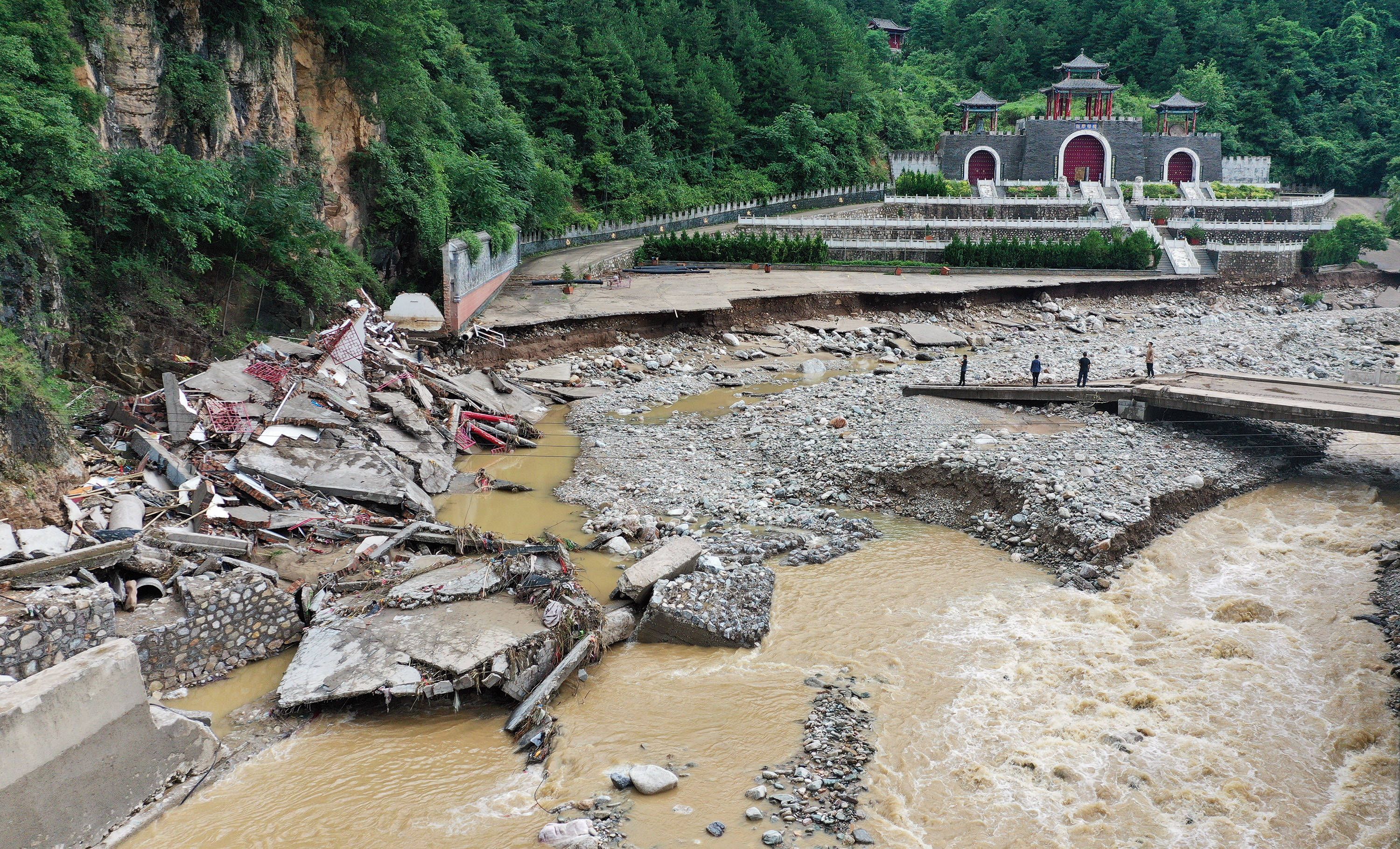 特大暴雨给当地县镇带来了严重的灾害,也让我们深刻认识到防汛抗旱