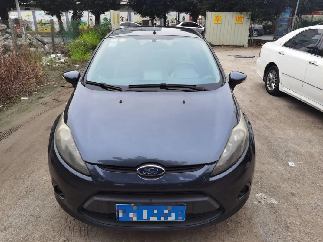 以下是关于福特嘉年华车型的详细参数介绍,特别聚焦于2011款和2009款