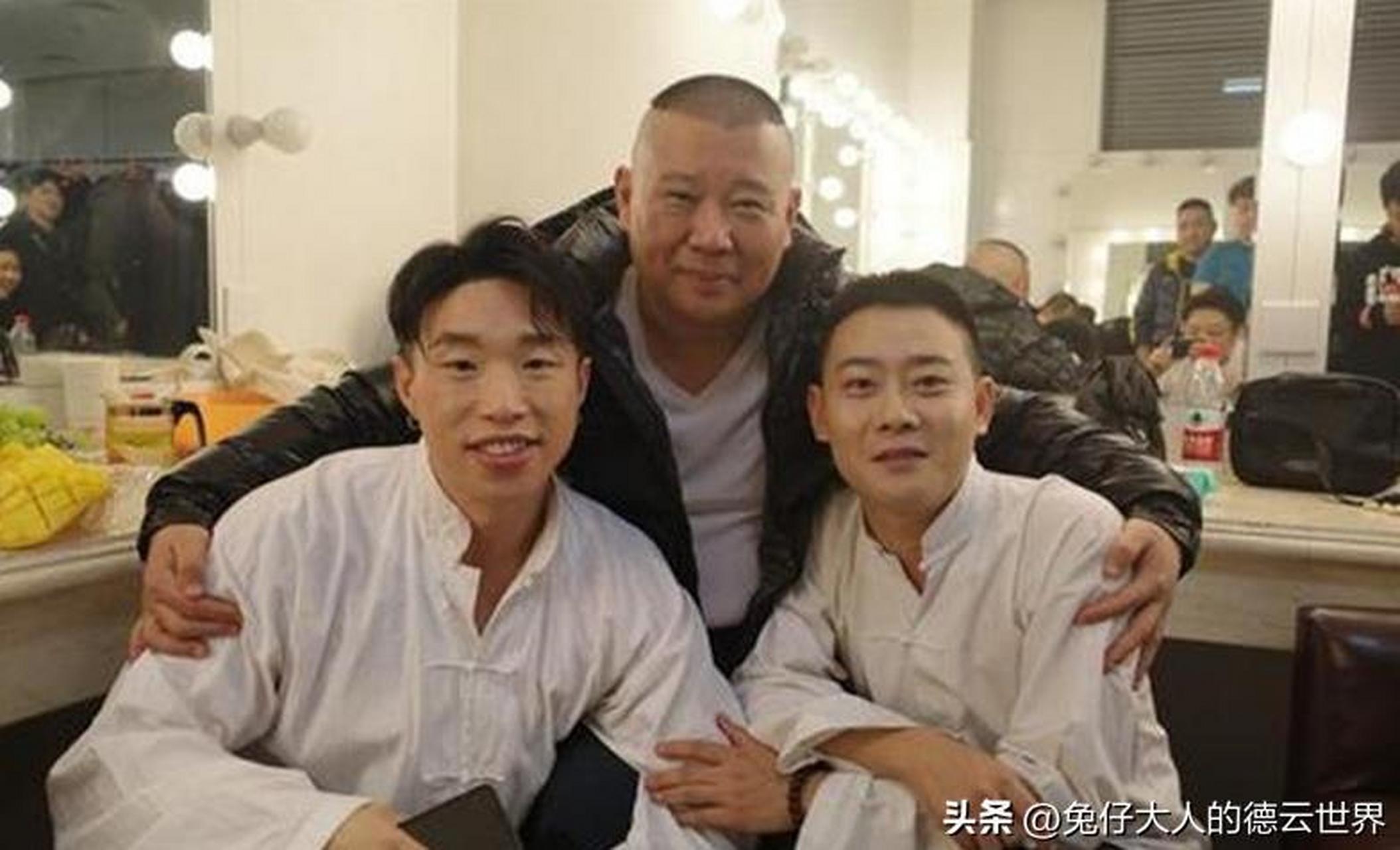 11月10日,德云社发布节目单,看到烧饼带搭档曹鹤阳回归小剧场,在下