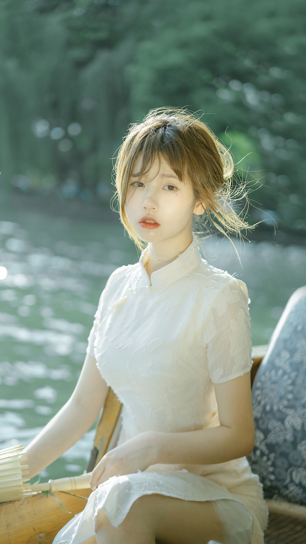 温婉漂亮的旗袍美少女