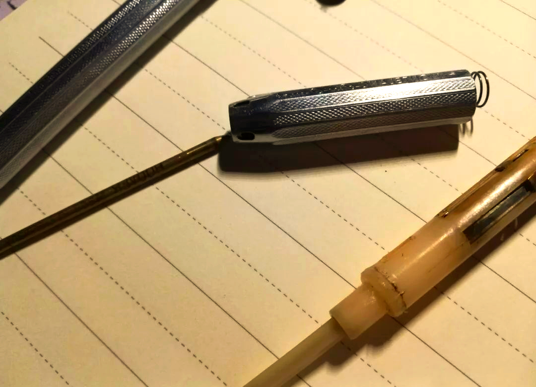拆解万宝龙多功能圆珠笔,探索内部神秘结构