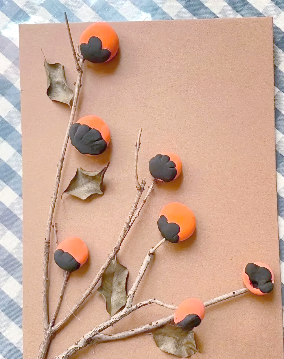 树叶拼贴画教育策略:让孩子在创意中成长