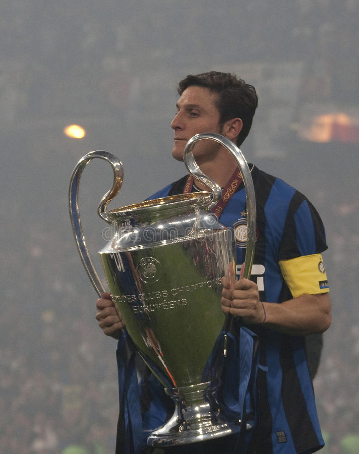 萨内蒂:10年胜拜仁赢欧冠前3分钟我就热泪盈眶 举起奖杯让我自豪