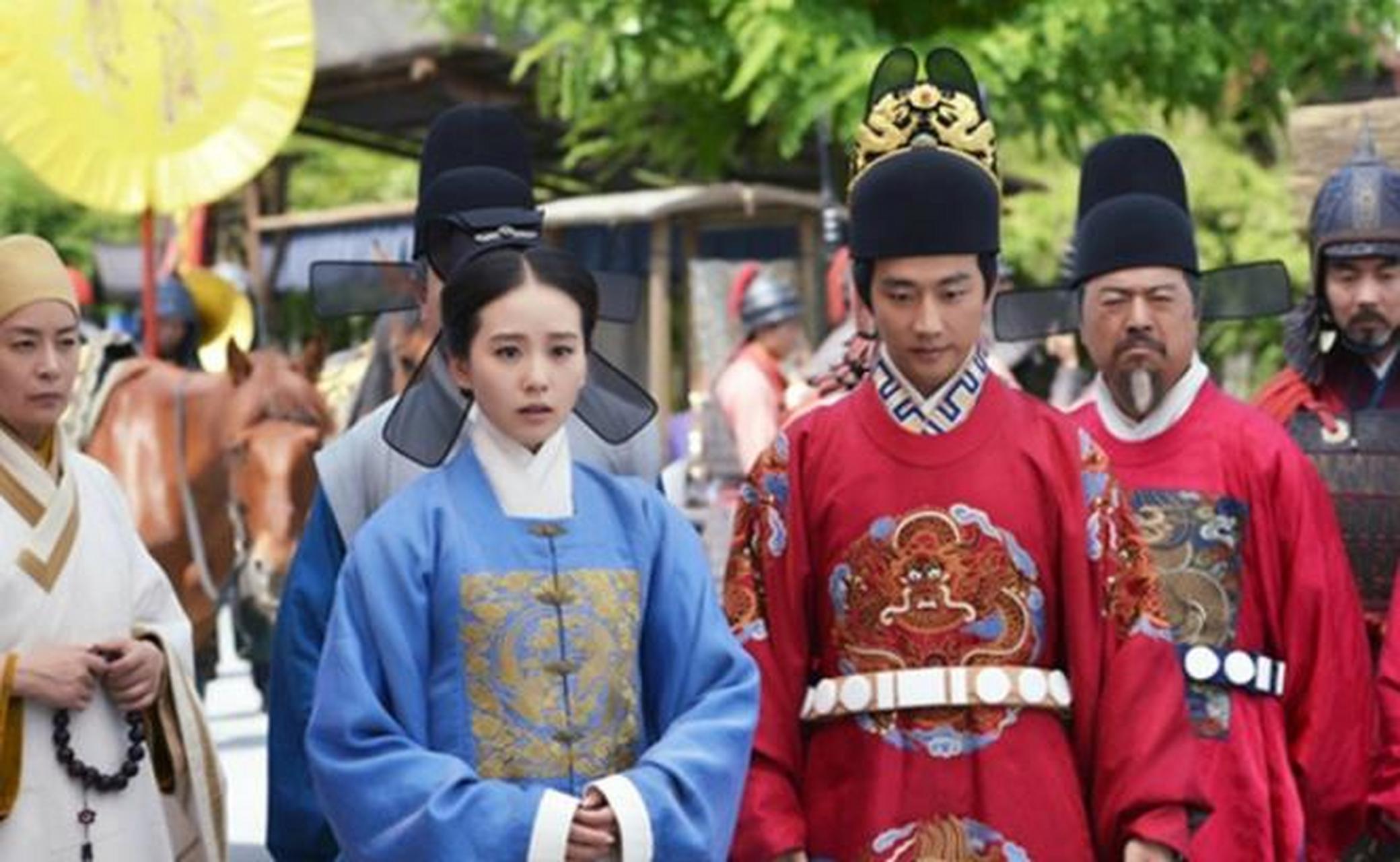 朱元璋说:"我们布衣之交,把你女儿嫁给我儿朱棣吧.