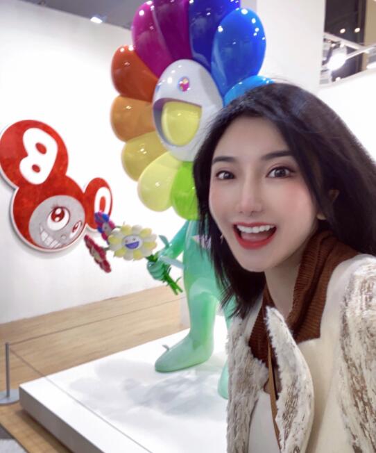 清华大学双料状元彭菲茗,颜值与才华齐飞,走红后因身份引质疑