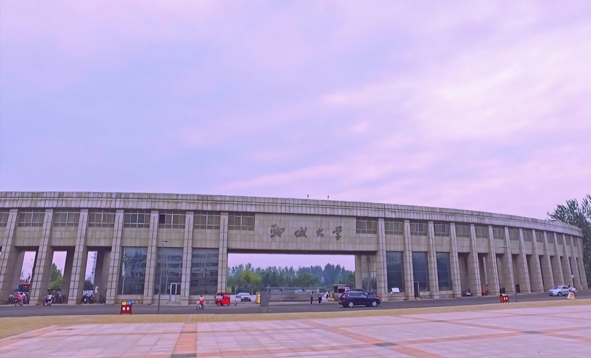 哪个大学的校门最豪华?