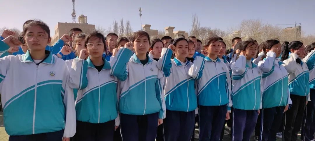 且末县第二中学举办初三年级学生百日誓师大会