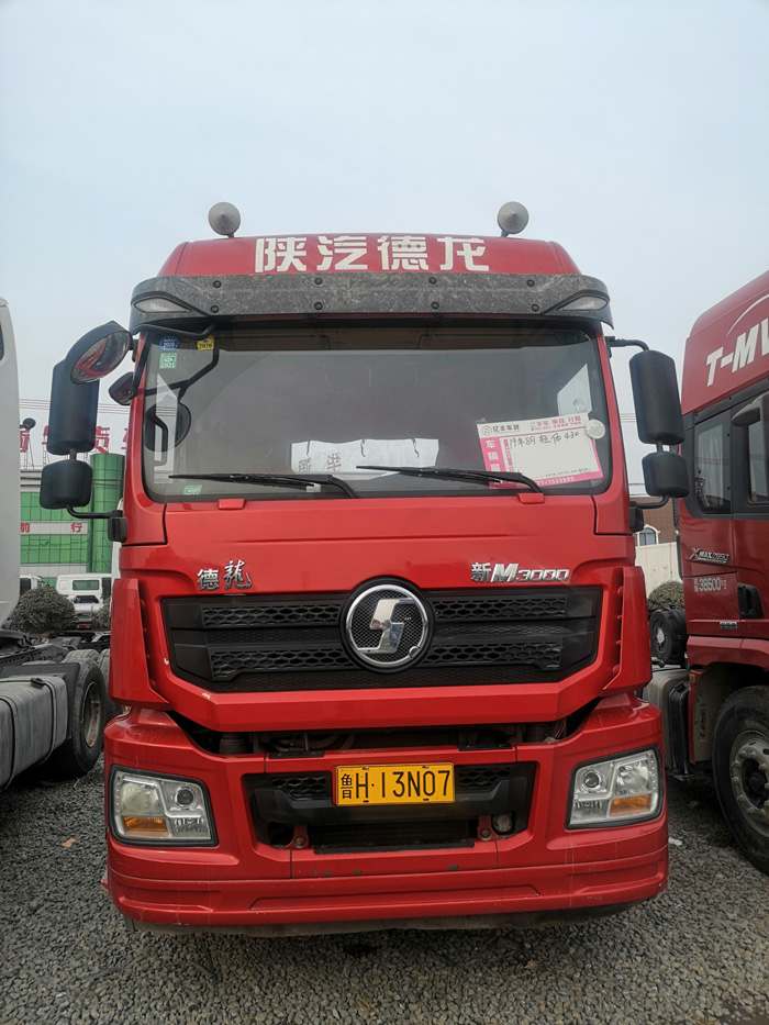 德龙新m3000二手牵引车 19年8月上牌