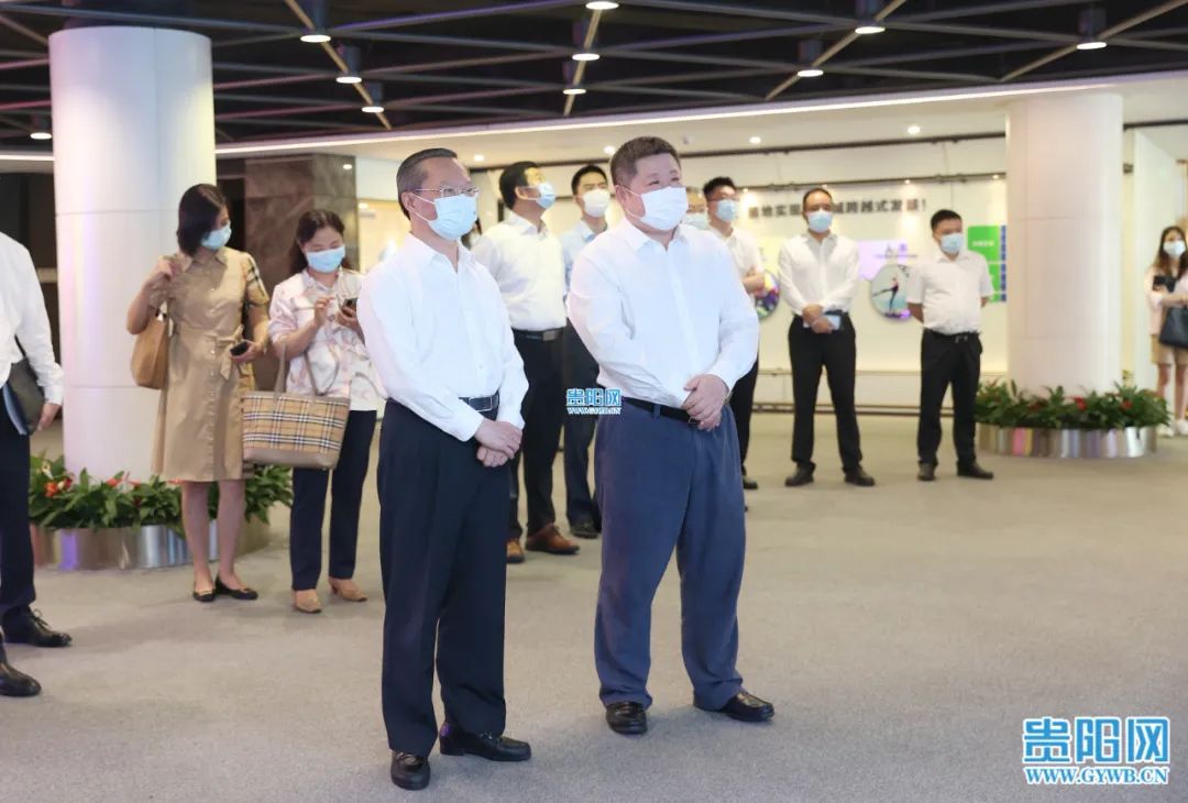 胡忠雄在深会见华侨城集团有限公司总经理刘凤喜