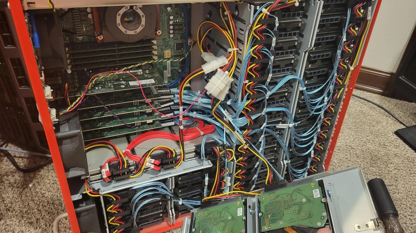 网友免费获得一台退役的netflix缓存服务器,总容量高达291tb