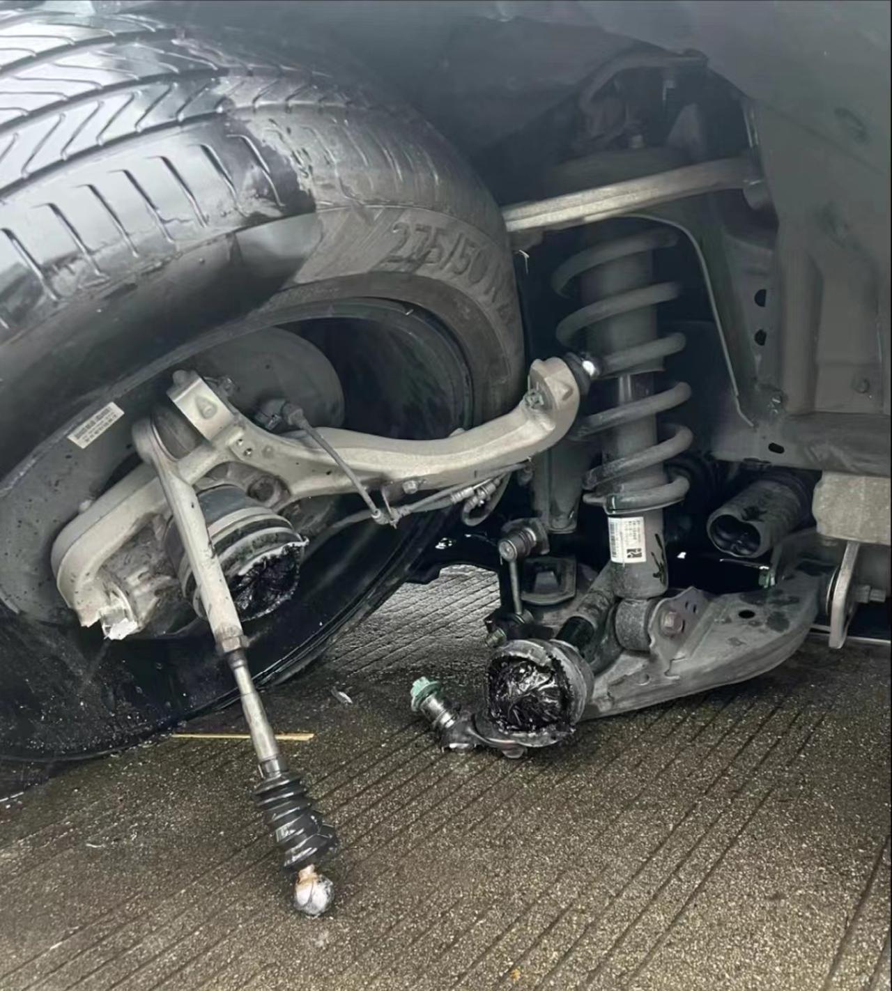 比亚迪仰望u8交通事故车轮脱落,公众期待明确解释