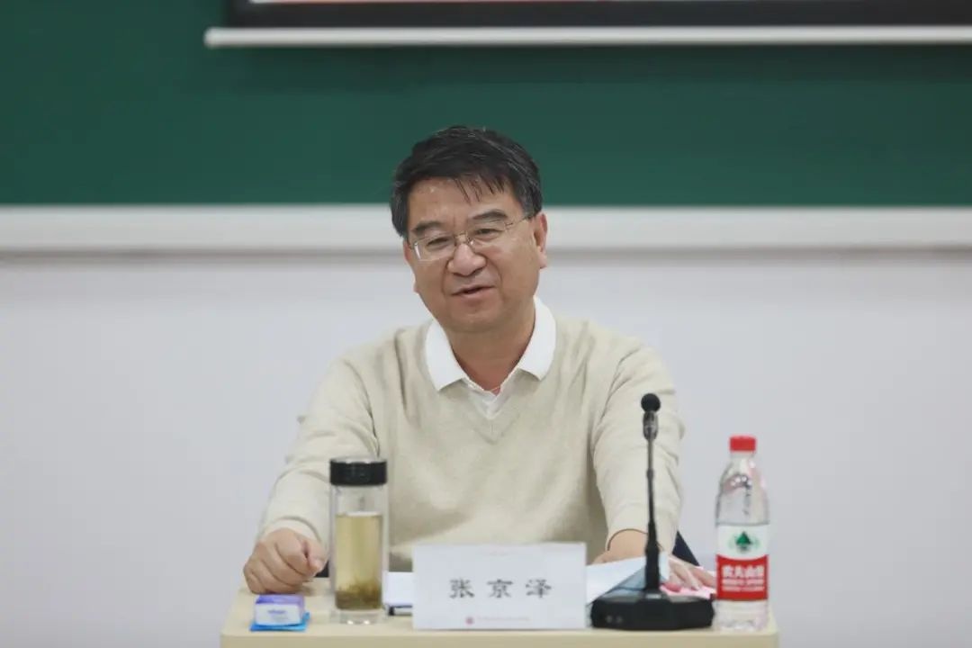 张京泽参加学生主题班会时强调:做铸牢中华民族共同体