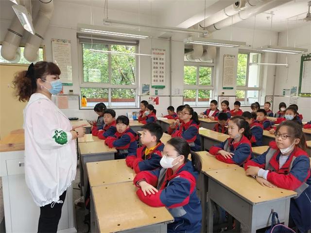 西安市雁塔区翠华路小学开展安全疏散演练活动