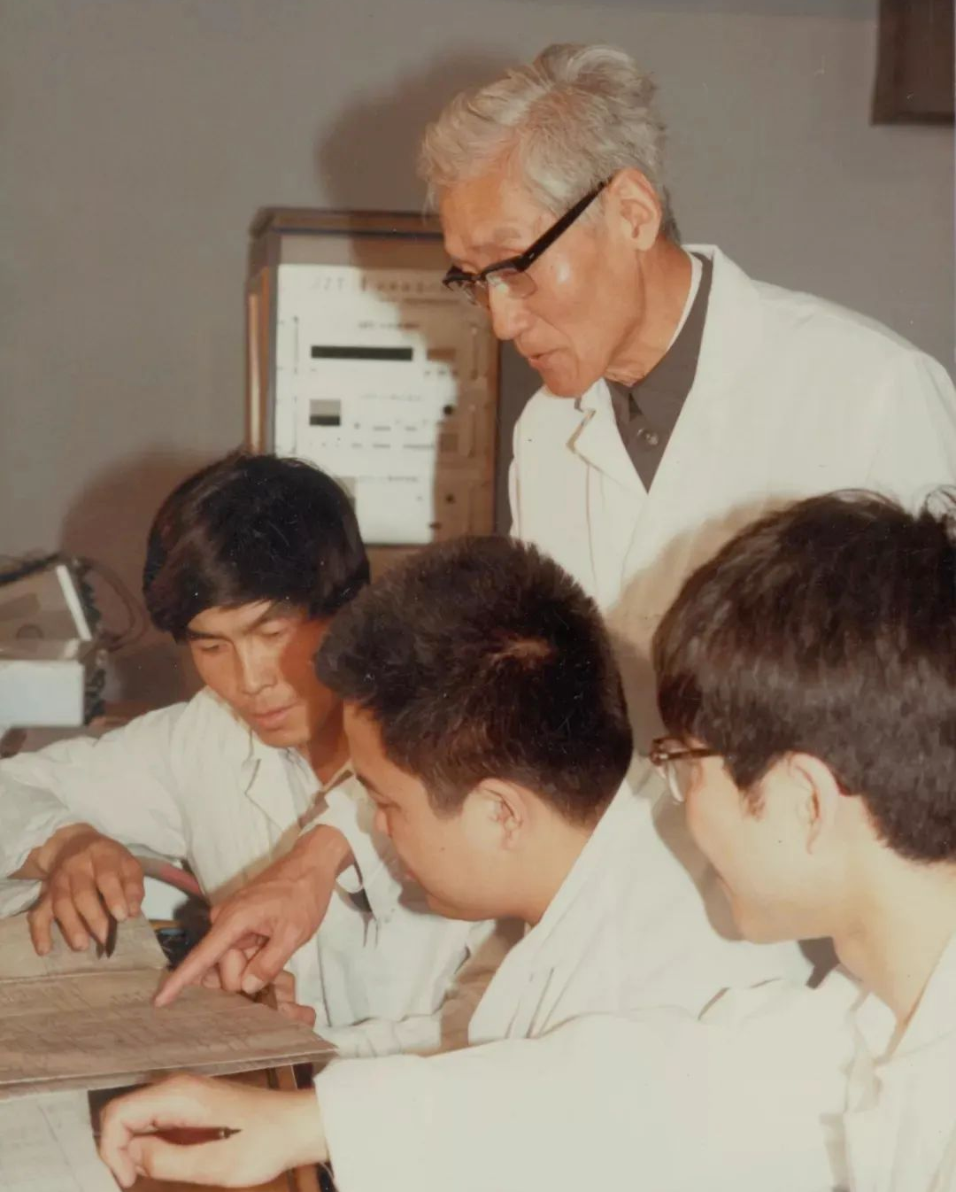 从这组珍贵影像中领略陆元九院士的大师风范