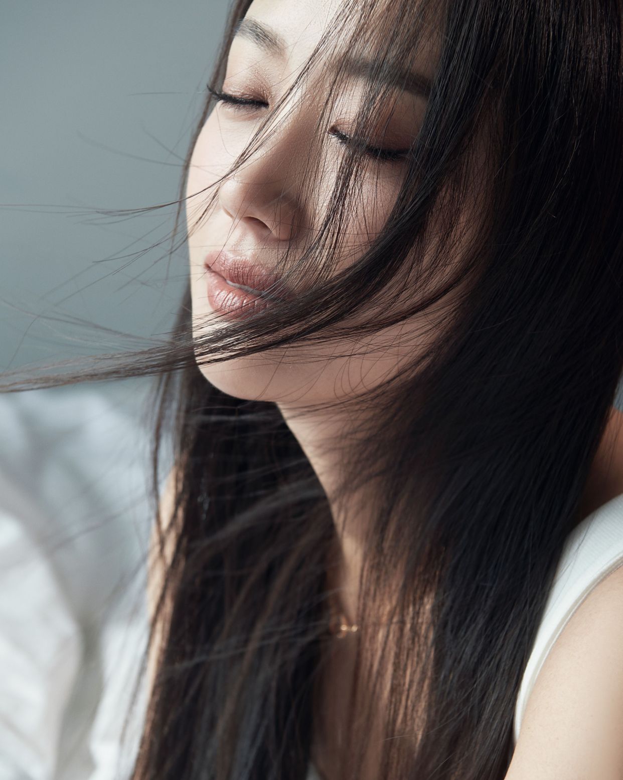 杨小米最新写真大片 满眼柔情故事感满满