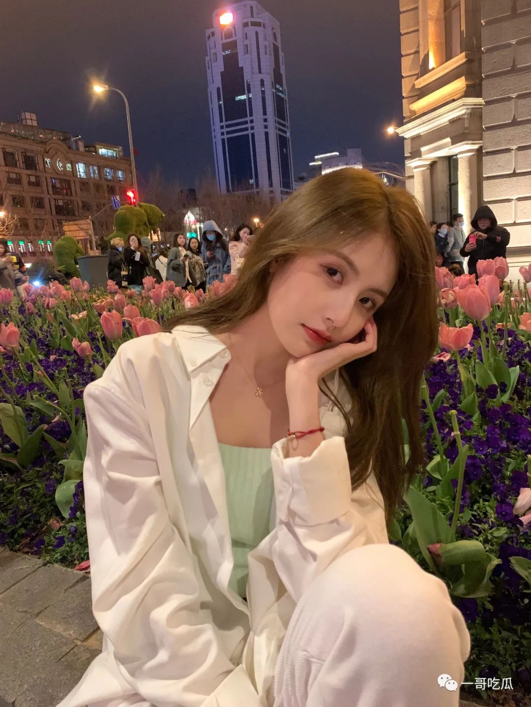 网红甜仇晒美照满脸甜蜜,确实养眼