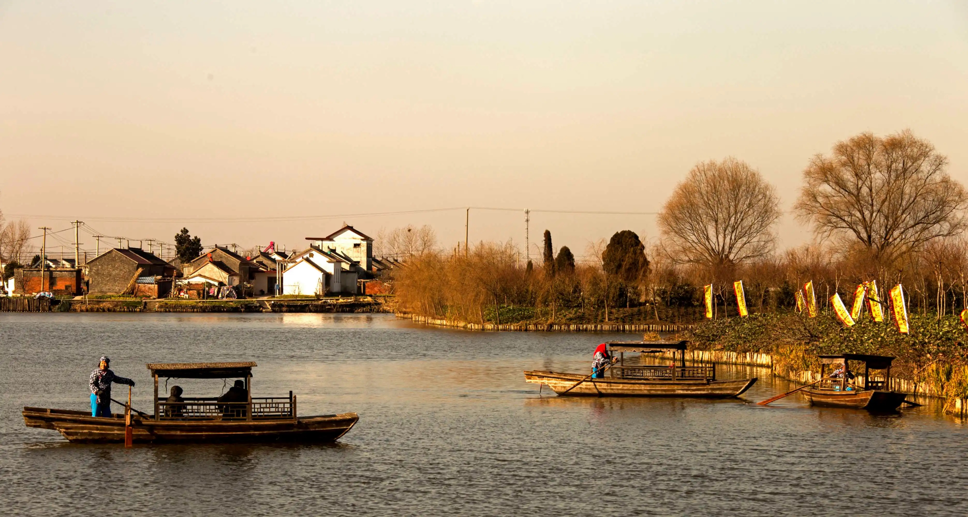 江苏中部有片鱼米之乡叫里下河,有人误以为是一条河名,其实不是