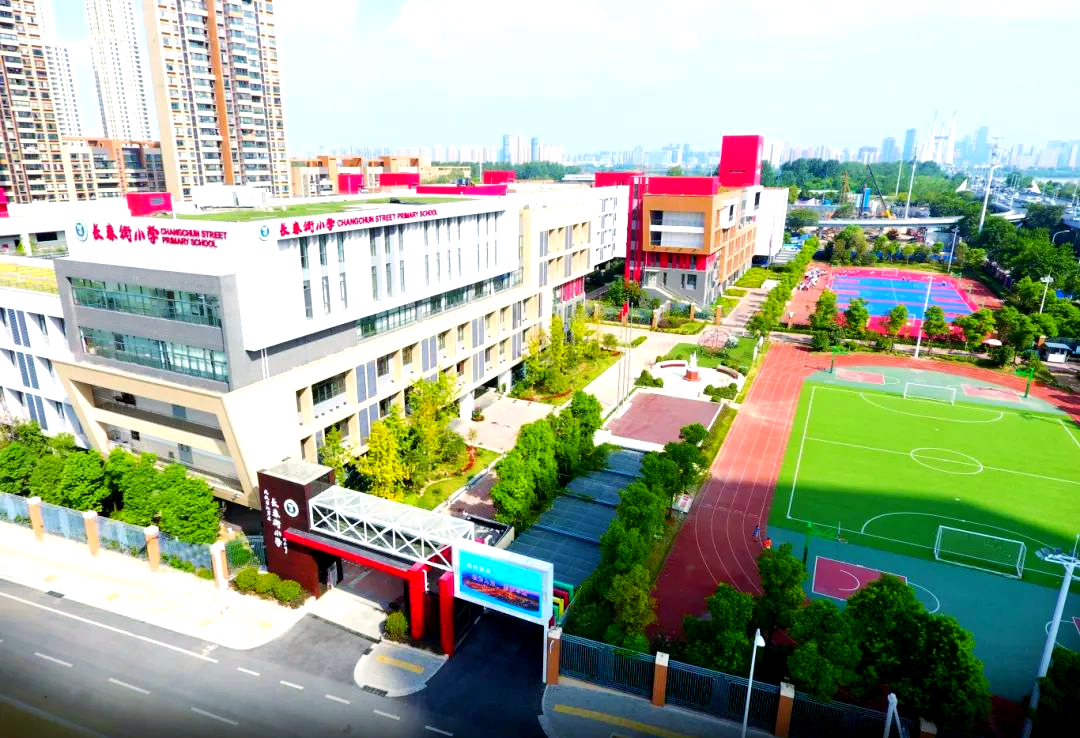 "十四五"期间,江岸区新建并扩建了6所义务教育学校,额外提供了5805个
