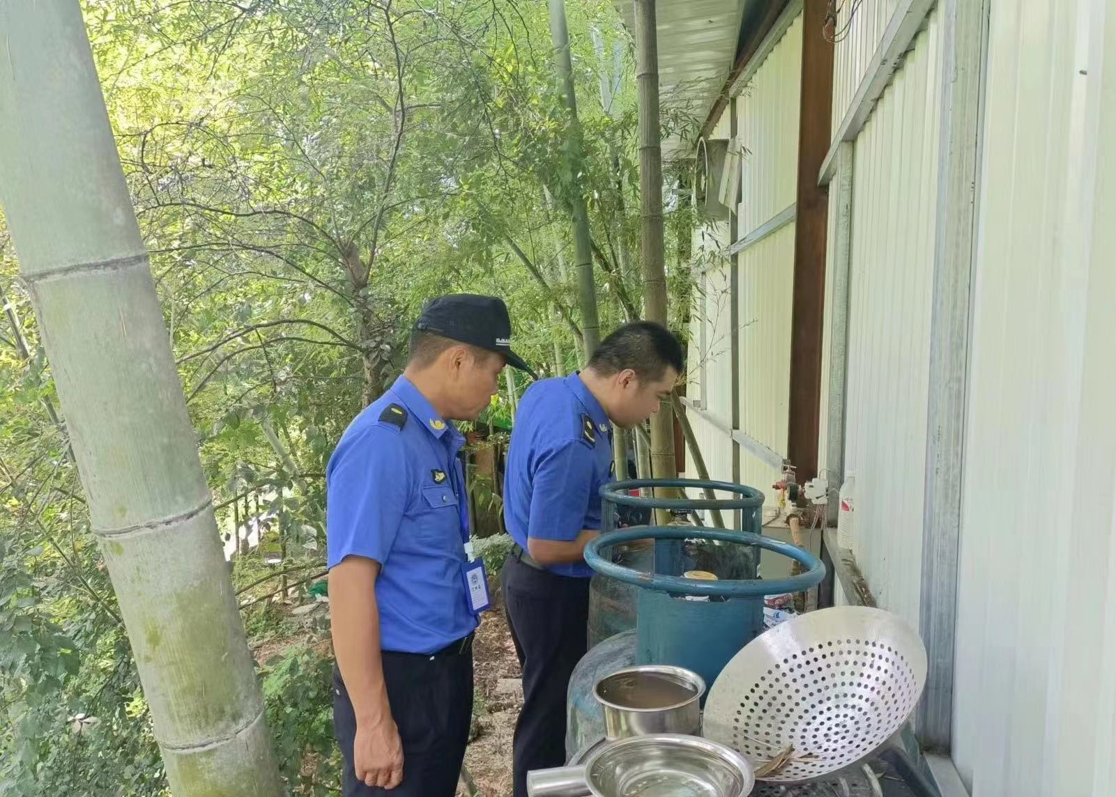 赤松鎮開展黃大仙景區沿線綜合整治