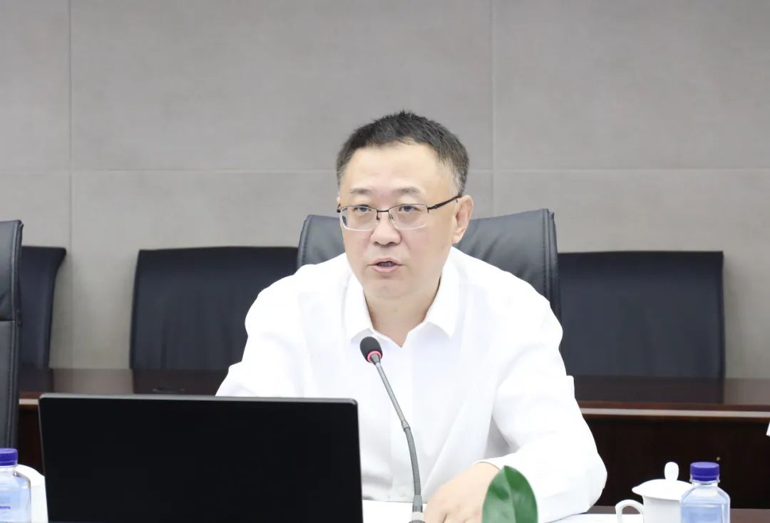中国建筑业协会第六届理事会会长王铁宏一行赴中建一局调研指导数字化