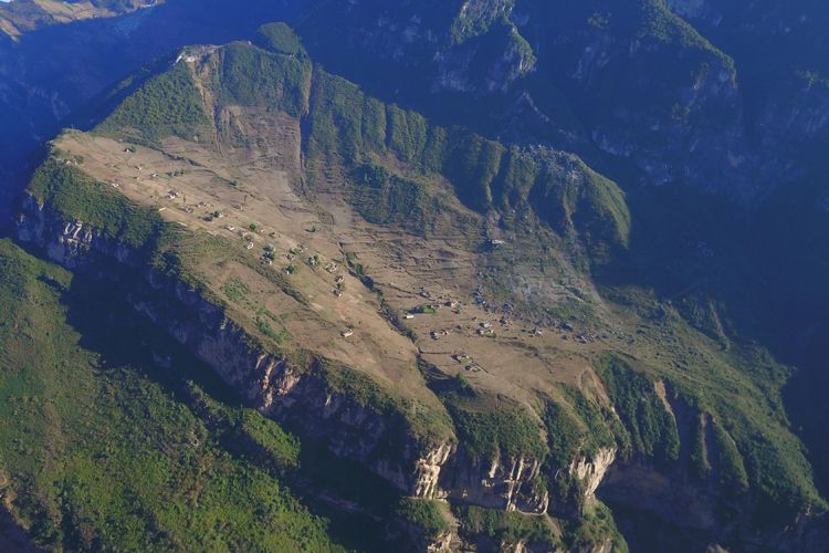 四川悬崖村全景图片