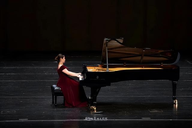 旅奥钢琴家宋杨独奏音乐会在泉州大剧院上演