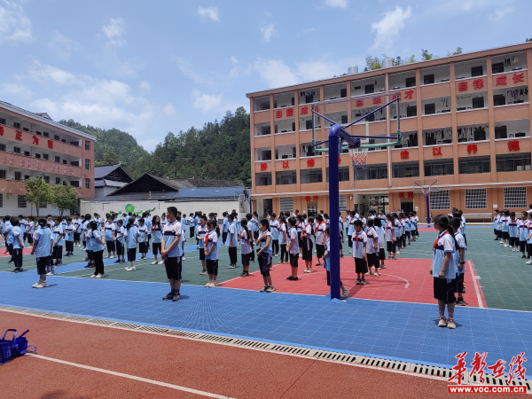 溆浦县桥江镇新田学校举行爱心物资捐赠仪式