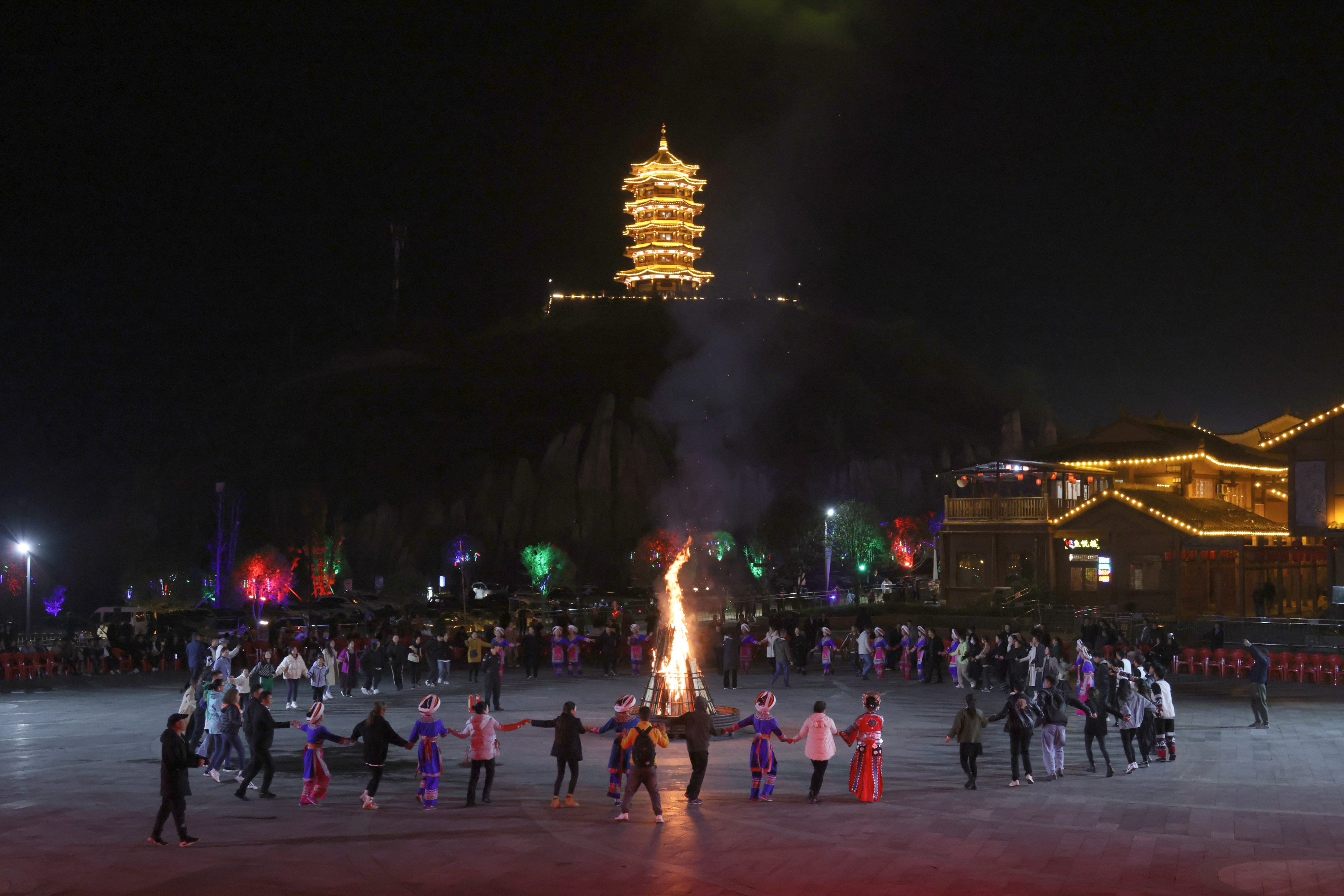 二十四道拐夜景图片