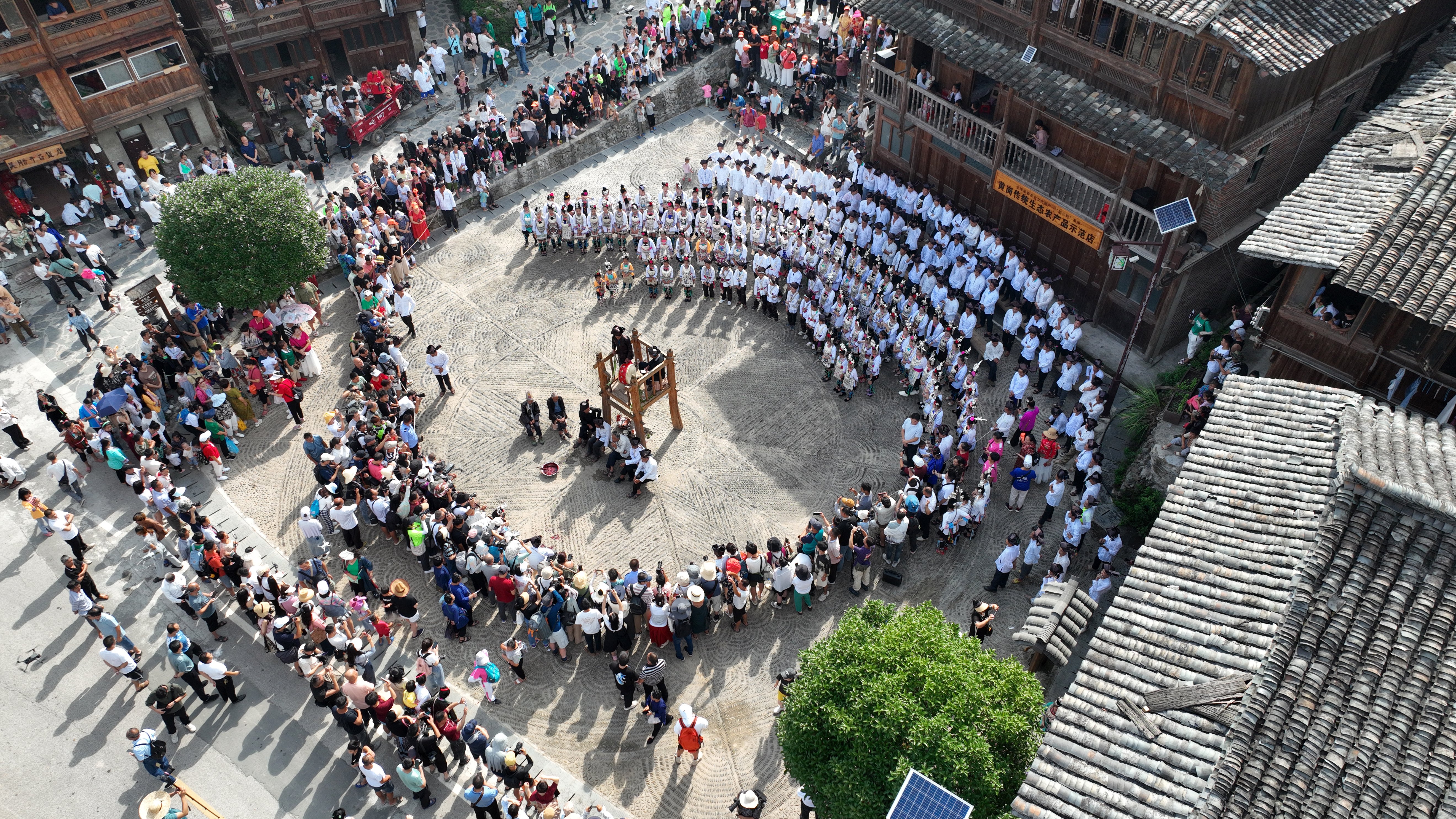 黎平县:黄岗侗寨古朴盛大的喊天节 吸引众多游客纷至沓来