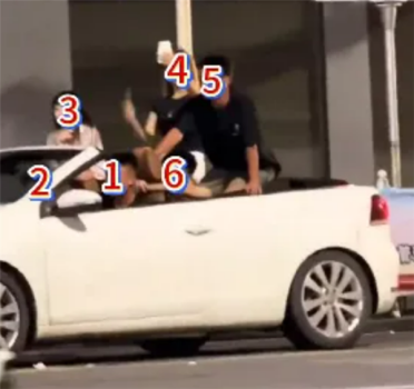 敞篷跑车深夜耍帅翻车！为博流量肆意摆拍 无牌无证竟还塞满六人