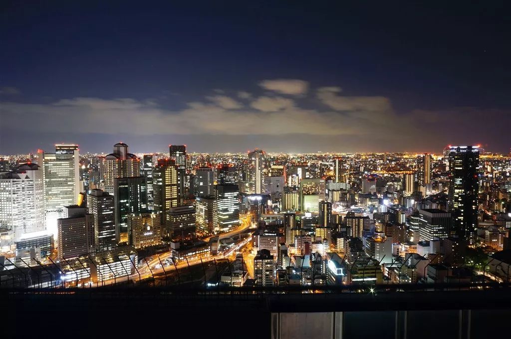 大阪是日本的第二大城市,位于该国中部地带