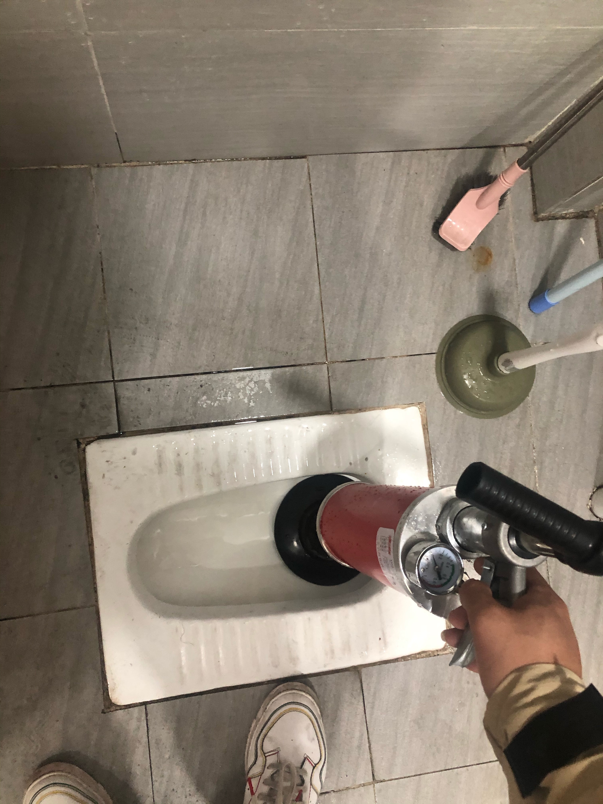 石槎路通厕所疏通马桶师傅(可以找物业来疏通吗)