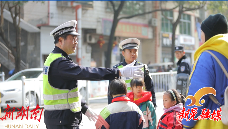 新春走基层|田瑞锋:侗乡交警"老黄牛 身先士卒树标杆