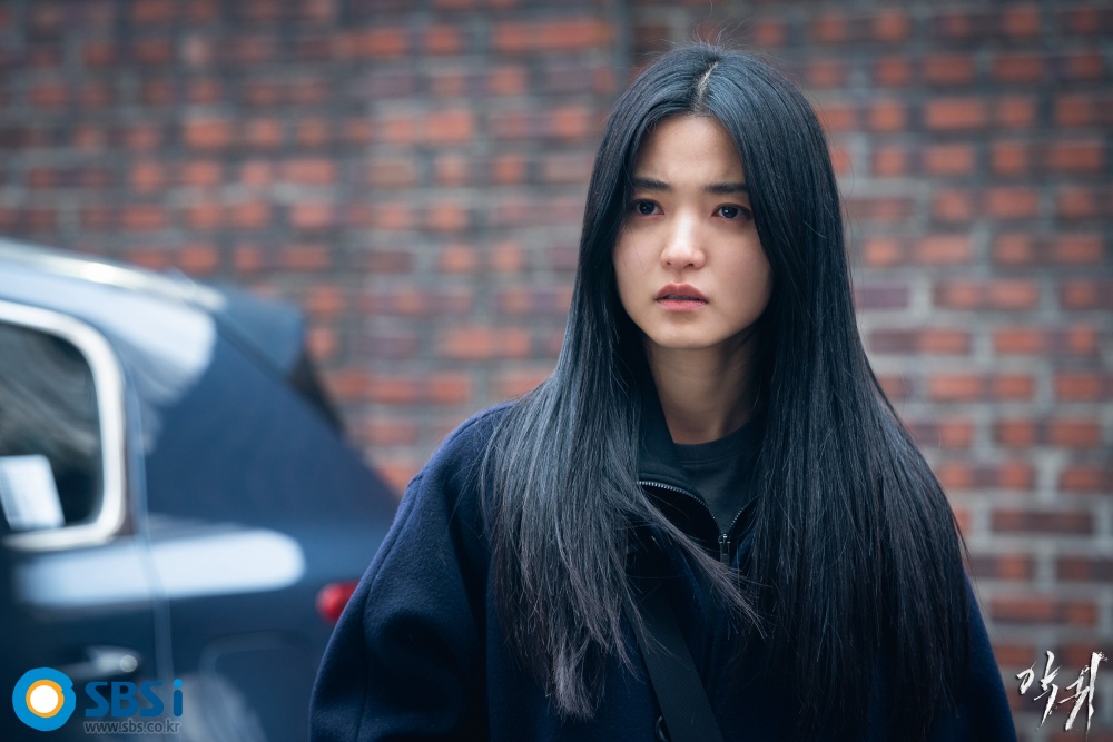 金泰梨《恶鬼》上身一人分饰两角收视夺冠 5场变脸名场面演技炸裂