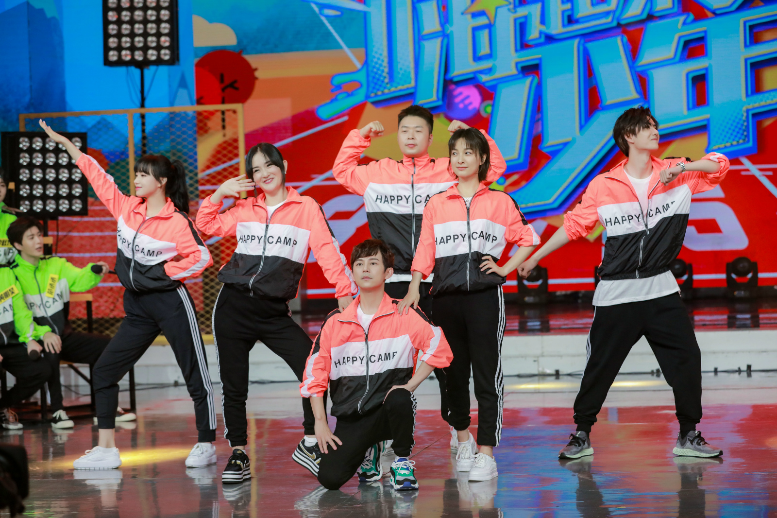 个顶个好的主持人们离开湖南卫视后,多数喜忧参半,只一人成笑话