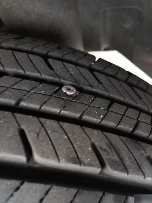 汽车轮胎扎钉子了,补补可以吗?