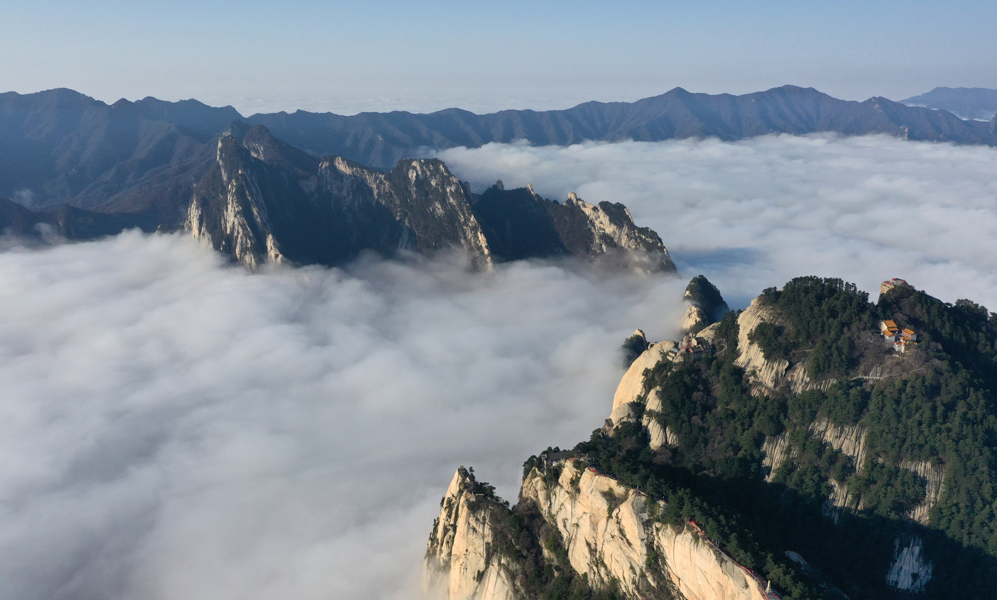 西岳华山:壮丽云海入画来