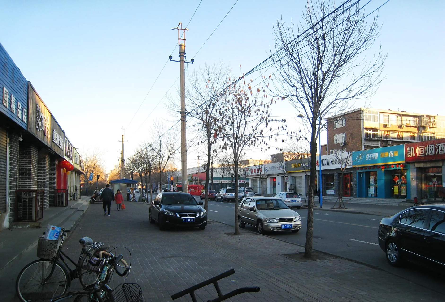 【天津街景】 #原创# 六年前,除夕清晨河西区小海地曲江路,东江道