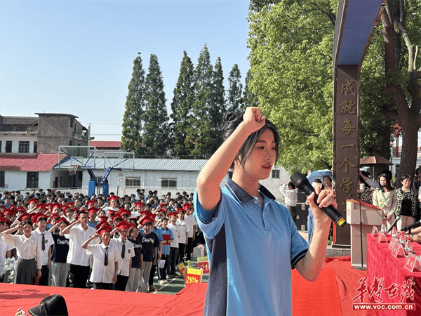 安乡县第五中学举行成人礼活动