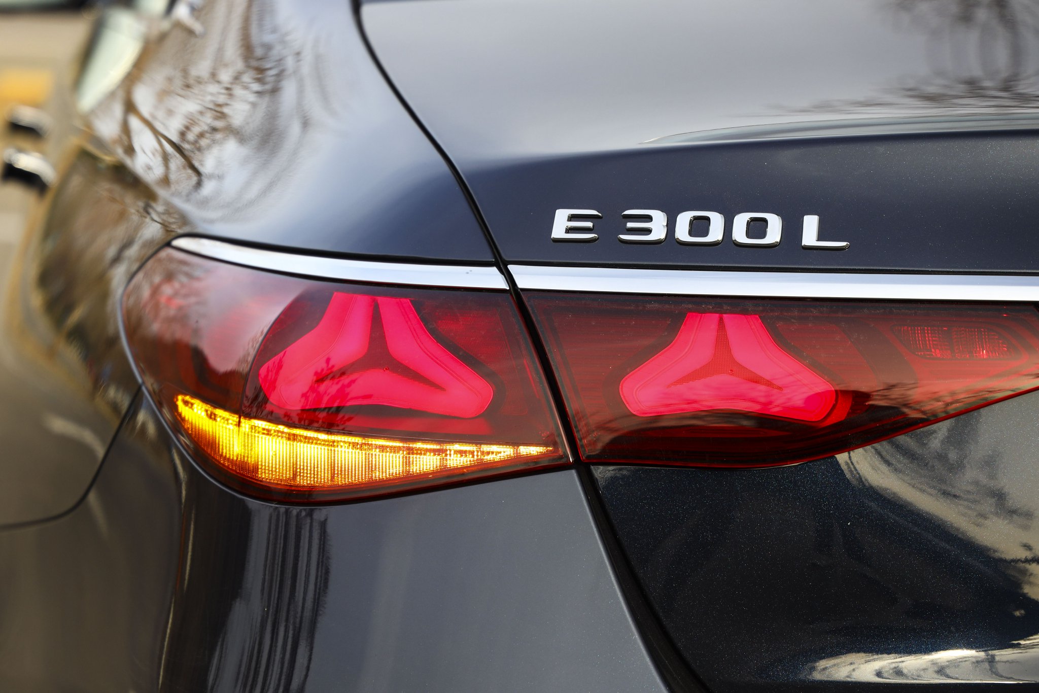 奔驰转向灯在哪边