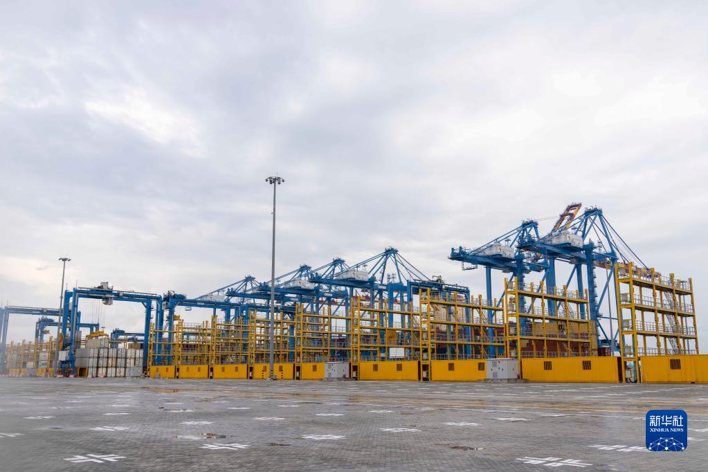 中企承建的科特迪瓦阿比让港第二集装箱码头开港