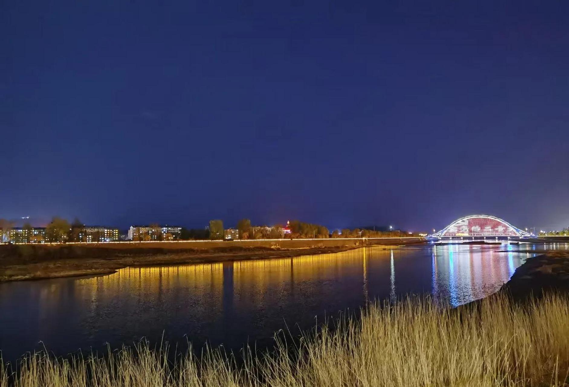 今天住在延边州的敦化市,到这里有点儿晚了,吃了东西后步行导航寻找
