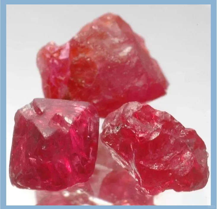 探索多彩宝石原石,感受大自然的神奇创造力