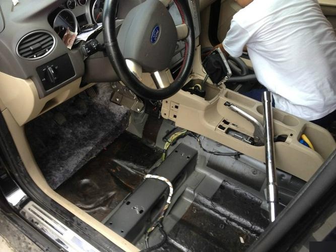 汽车地毯怎么拆洗多少钱?